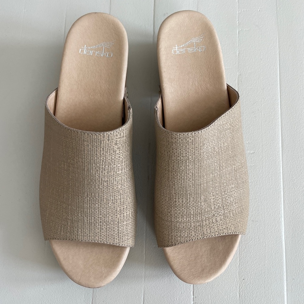 Dansko Sandals. Size 42 - Picture 2 of 8